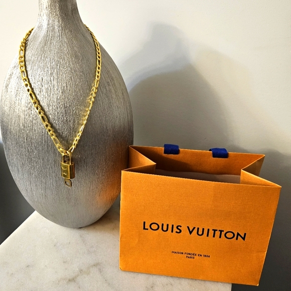 Louis Vuitton Lock and Key 344 with Louis Vuitton Bag - Picture 1 of 6